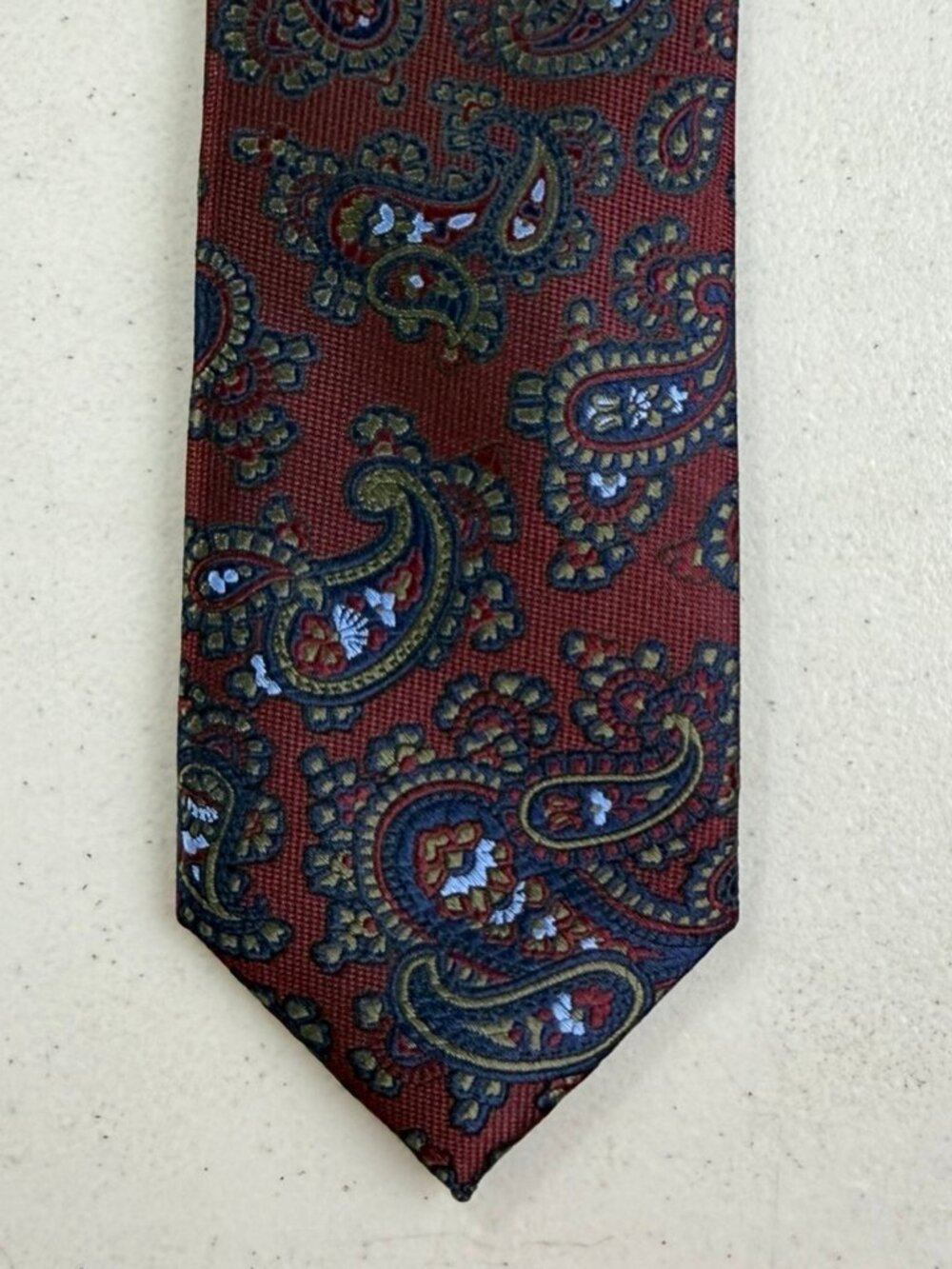 Jos A Bank Tie NEW Paisley Print 100% Silk Jacquard Necktie Purple-Red